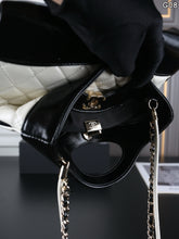 Load image into Gallery viewer, CC1484 Chanel 26P Classic Quilted Chain Bag / M 23×19 cm | S 20×14 cm
