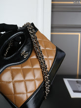 Load image into Gallery viewer, CC1485 Chanel 26P Classic Quilted Chain Bag / M 23×19 cm | S 20×14 cm
