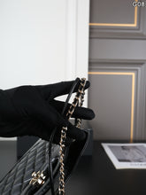 Load image into Gallery viewer, CC1486 Chanel 26P Classic Quilted Chain Bag / M 23×19 cm | S 20×14 cm
