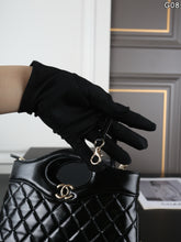 Load image into Gallery viewer, CC1486 Chanel 26P Classic Quilted Chain Bag / M 23×19 cm | S 20×14 cm
