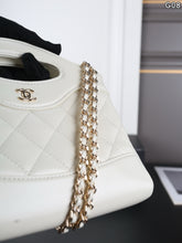 Load image into Gallery viewer, CC1487 Chanel 26P Classic Quilted Chain Bag / M 23×19 cm | S 20×14 cm

