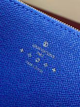 Load image into Gallery viewer, LB932 Zippy Wallet / 7.7 x 4.1 x 1 inches / HIGHEST QUALITY VERSION
