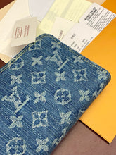 Load image into Gallery viewer, LB932 Zippy Wallet / 7.7 x 4.1 x 1 inches / HIGHEST QUALITY VERSION
