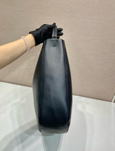 Load image into Gallery viewer, PD409 Prada Oversized Tote / HIGHEST QUALITY VERSION / 45.5×43×11 cm
