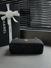Load image into Gallery viewer, CC1489 Chanel 26A Metiers d’Art Horizontal / HIGHEST QUALITY VERSION / 24.5×13×8 cm
