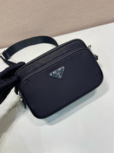 Load image into Gallery viewer, PD410 Prada Re-Nylon &amp; Saffiano / HIGHEST QUALITY VERSION / 20×13.5×7 cm
