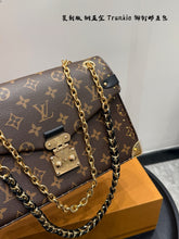 Load image into Gallery viewer, LB1277 Trunkie / 10.6 x 6.3 x 3.1 inches
