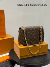 Load image into Gallery viewer, LB1277 Trunkie / 10.6 x 6.3 x 3.1 inches
