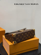 Load image into Gallery viewer, LB1277 Trunkie / 10.6 x 6.3 x 3.1 inches
