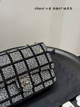 Load image into Gallery viewer, CC1131 Small Classic Handbag / 5.7 x 9.1 x 2.4in
