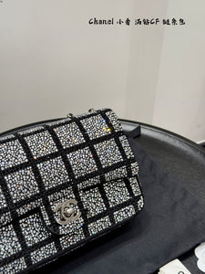 CC1131 Small Classic Handbag / 5.7 x 9.1 x 2.4in
