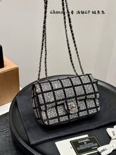 Load image into Gallery viewer, CC1131 Small Classic Handbag / 5.7 x 9.1 x 2.4in
