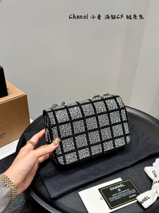 CC1131 Small Classic Handbag / 5.7 x 9.1 x 2.4in