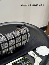 Load image into Gallery viewer, CC1131 Small Classic Handbag / 5.7 x 9.1 x 2.4in
