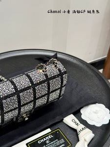 CC1131 Small Classic Handbag / 5.7 x 9.1 x 2.4in