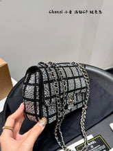 Load image into Gallery viewer, CC1131 Small Classic Handbag / 5.7 x 9.1 x 2.4in
