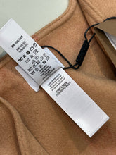 Load image into Gallery viewer, JW1435 Burberry Reversible Wool Cape in Iconic Check &amp; Solid / 140×140 cm
