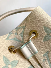 Load image into Gallery viewer, LB929 Néonoé BB / 7.9 x 7.9 x 5.1 inches / HIGHEST QUALITY VERSION
