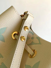 Load image into Gallery viewer, LB929 Néonoé BB / 7.9 x 7.9 x 5.1 inches / HIGHEST QUALITY VERSION
