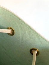 Load image into Gallery viewer, LB929 Néonoé BB / 7.9 x 7.9 x 5.1 inches / HIGHEST QUALITY VERSION
