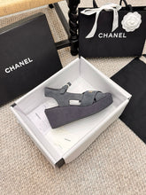 Load image into Gallery viewer, SE1364 CC Sandals /  Size5-10
