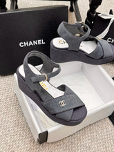 Load image into Gallery viewer, SE1364 CC Sandals /  Size5-10
