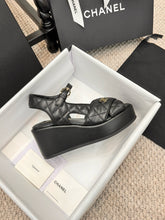 Load image into Gallery viewer, SE1363 CC Sandals /  Size5-10
