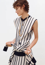 Load image into Gallery viewer, JW1440 Chanel 26B Collection Sweater Chain (Large)
