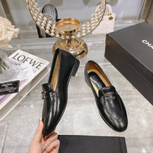 Load image into Gallery viewer, SE1251 Moccasins / Size5-10
