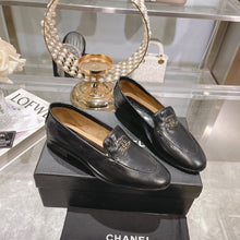 Load image into Gallery viewer, SE1251 Moccasins / Size5-10
