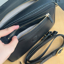 Load image into Gallery viewer, GC700 Ophidia Medium Shoulder Bag / 10.2x6.7x2.7inch
