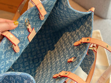 Load image into Gallery viewer, LB935 OnTheGo MM / 13.8 x 10.6 x 5.5 inches
