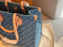 Load image into Gallery viewer, LB935 OnTheGo MM / 13.8 x 10.6 x 5.5 inches
