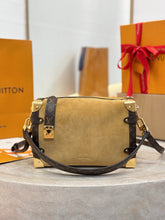 Load image into Gallery viewer, LB1556 LV Side Trunk MM Handbag / HIGHEST QUALITY VERSION / / 23.5×16×8.5cm
