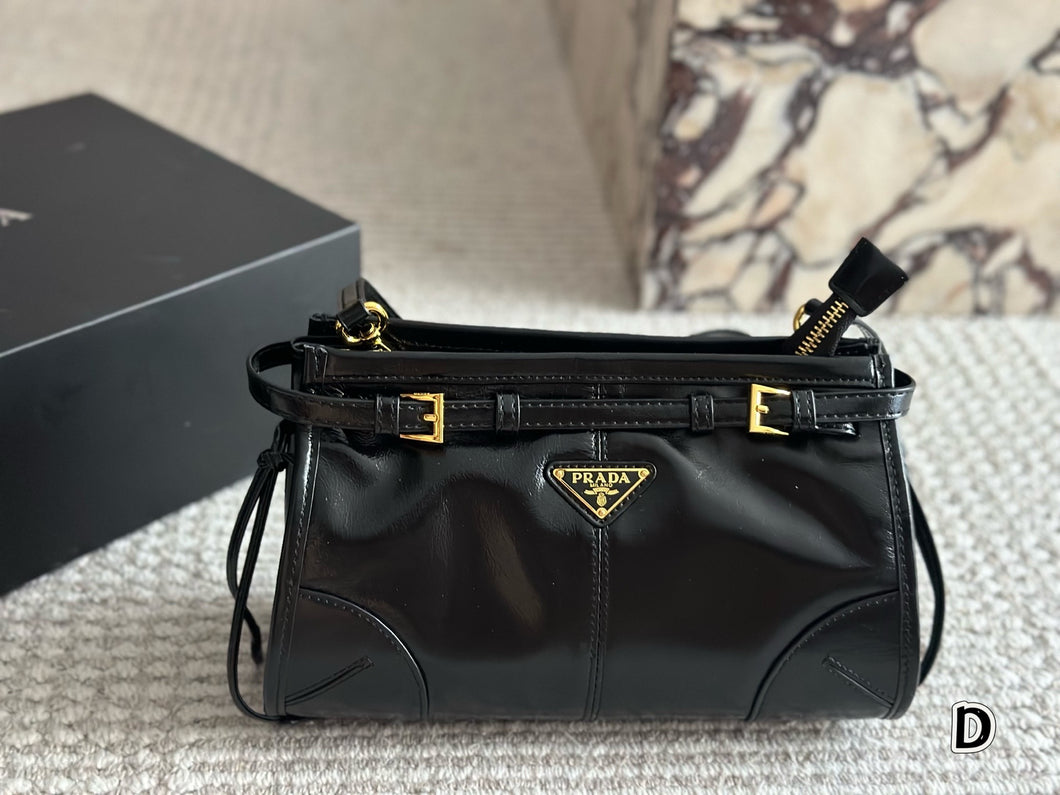 PD347 Medium Leather Shoulder Bag / 14.1x6.3x3.1inch