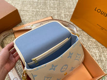 Load image into Gallery viewer, LB933 Diane /  9.4 x 5.9 x 3.5 inches
