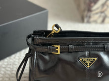 Load image into Gallery viewer, PD347 Medium Leather Shoulder Bag / 14.1x6.3x3.1inch
