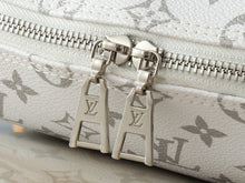 Load image into Gallery viewer, LB1119 Cosmetic Pouch GM / 10.6 x 7.1 x 3.5 inches
