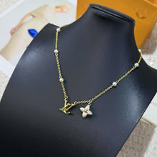 Load image into Gallery viewer, JW1447 LV Floragram Necklace
