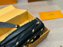 Load image into Gallery viewer, LB1091 Twist MM / 9.1 x 6.7 x 3.7 inches
