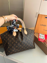 Load image into Gallery viewer, LB846 Boétie MM / 12.4 x 11 x 6.3 inches
