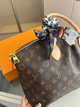 Load image into Gallery viewer, LB846 Boétie MM / 12.4 x 11 x 6.3 inches
