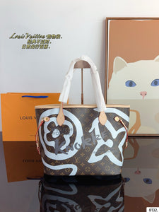 LB1109 Neverfull MM / 12.2 x 11 x 5.5 inches