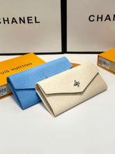 Load image into Gallery viewer, LB1193 Sarah Wallet / 7.5 x 3.9 inches
