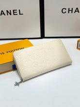 Load image into Gallery viewer, LB1195 Zippy Wallet / 7.7 x 4.1 x 1 inches
