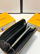 Load image into Gallery viewer, LB1195 Zippy Wallet / 7.7 x 4.1 x 1 inches
