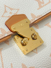 Load image into Gallery viewer, LB1326 Pochette Camille / 8.1 x 4.3 x 2.4 inches / HIGHEST QUALITY VERSION
