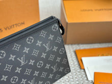 Load image into Gallery viewer, MBG065 Pochette Voyage MM / 10.6 x 8.3 x 2 inches
