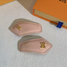 Load image into Gallery viewer, JW997 LV Backstage Hair Clip
