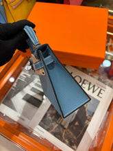 Load image into Gallery viewer, HM207 Hermes Mini Kelly II Handbag / HIGHEST QUALITY VERSION / 19×12×5.5cm
